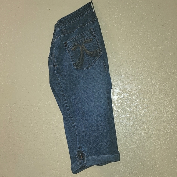 Sz 22 Hot Bottoms Capri Jeans with button tab cuffs and designed pockets - Picture 1 of 6